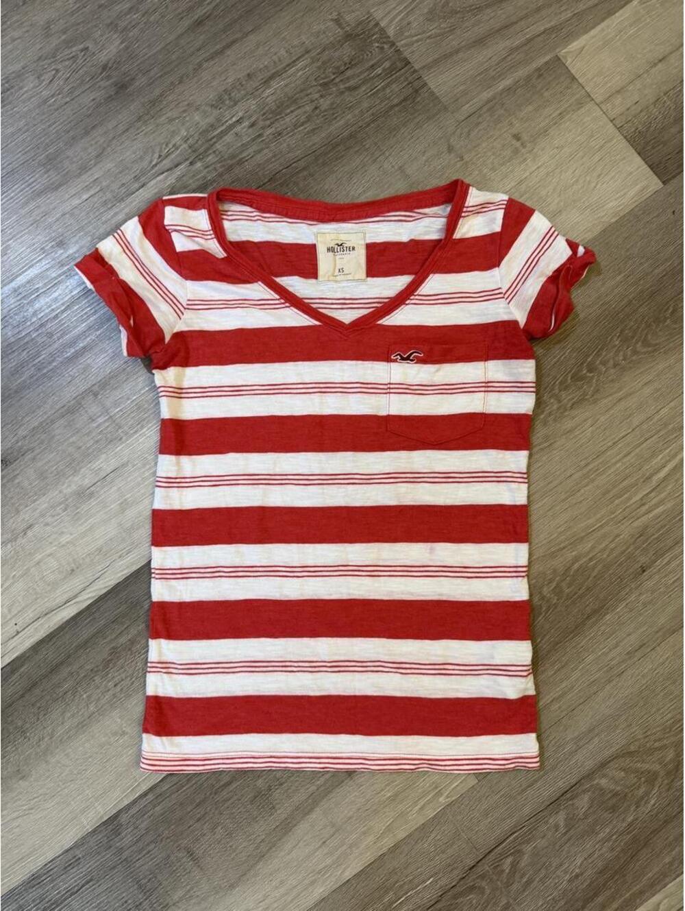 Y2k Hollister Co. red and white striped baby tee in XS #babytee #preppy